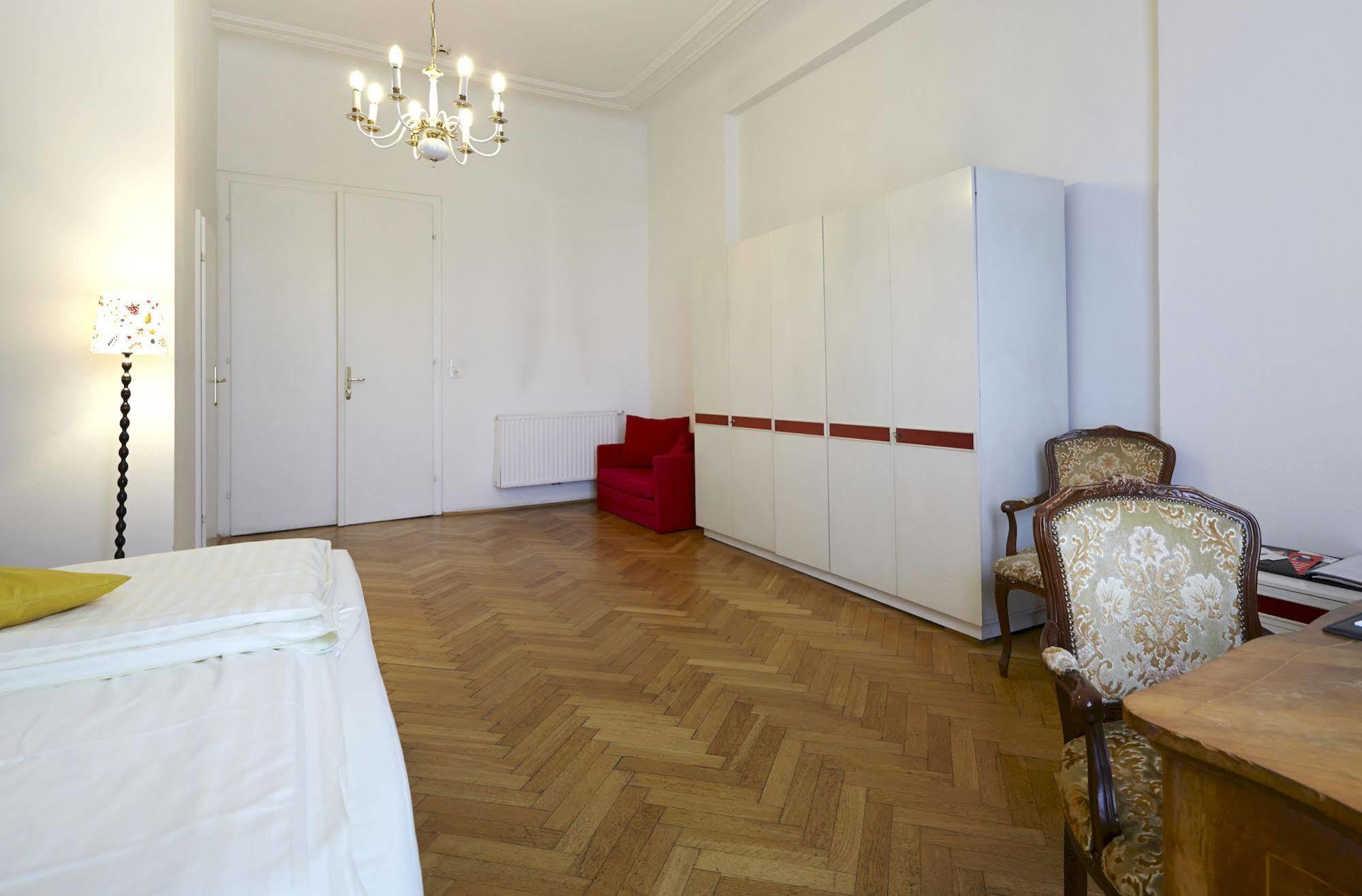 Hotel Pension Museum Vienna Exterior photo